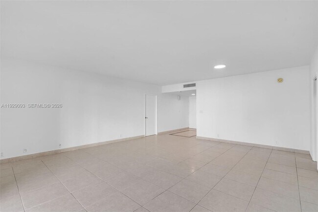 Building Photo - 121 Crandon Blvd