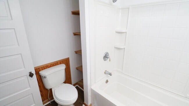 Building Photo - 3 Bedroom House