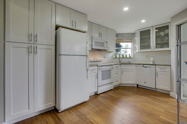 Building Photo - 3755 Via Poinciana