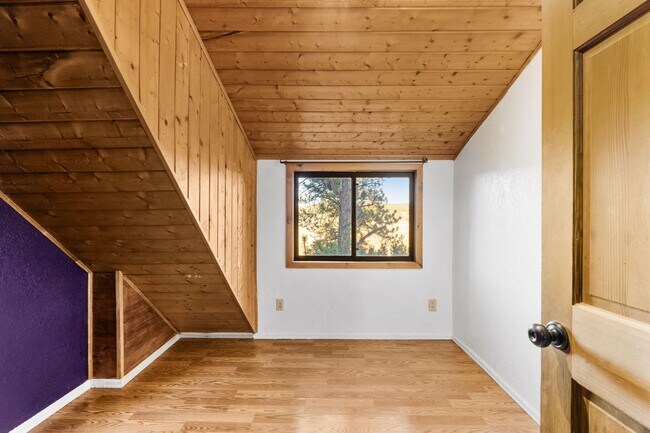Building Photo - Florissant Home