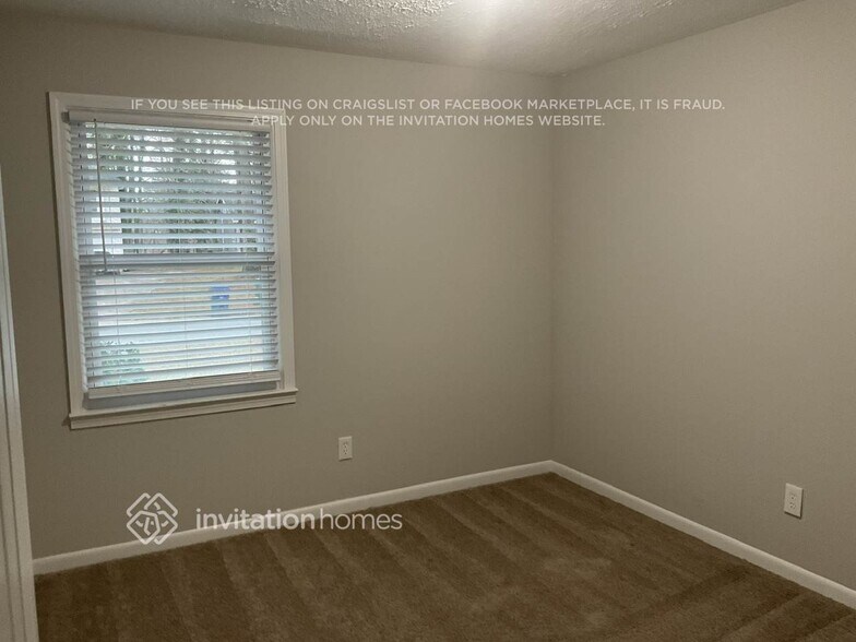 Building Photo - 415 Plainville Dr SW