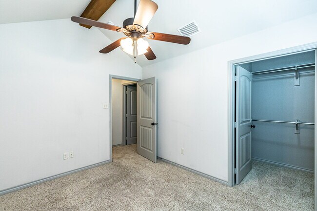 Building Photo - Gorgeous Home in Cooper District