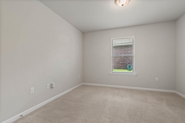 Building Photo - 34505 Paisley Ave