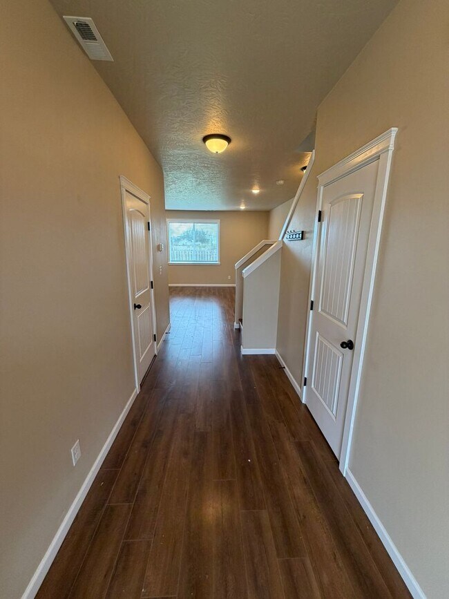 Building Photo - Must See 4 Bedroom!