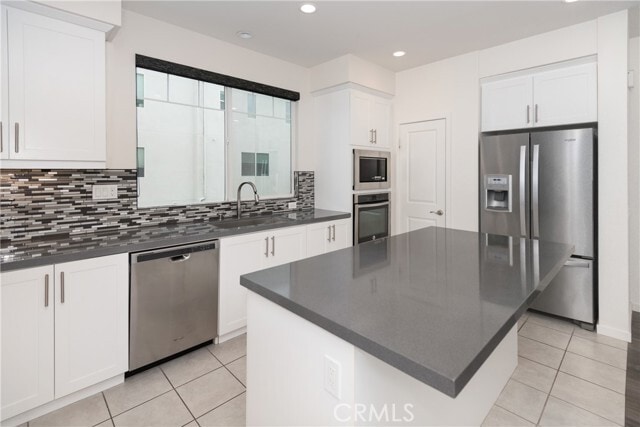 Building Photo - 341 Magnet