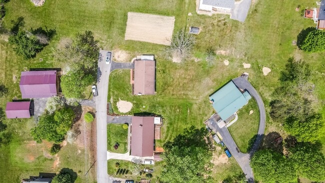 Building Photo - 180 Spurgeon Dr