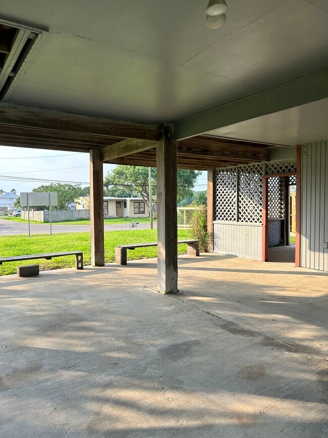Building Photo - 4042 Laguna Shores Rd