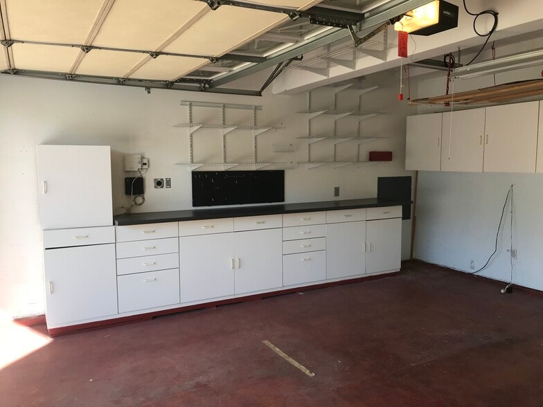 Building Photo - 1304 Mackay Ln