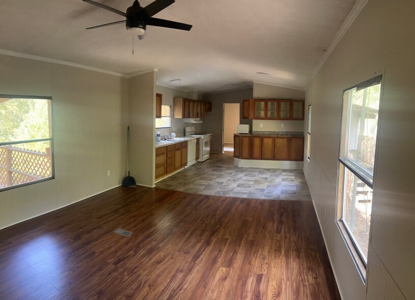 Building Photo - 1370 Yorkshire Ln
