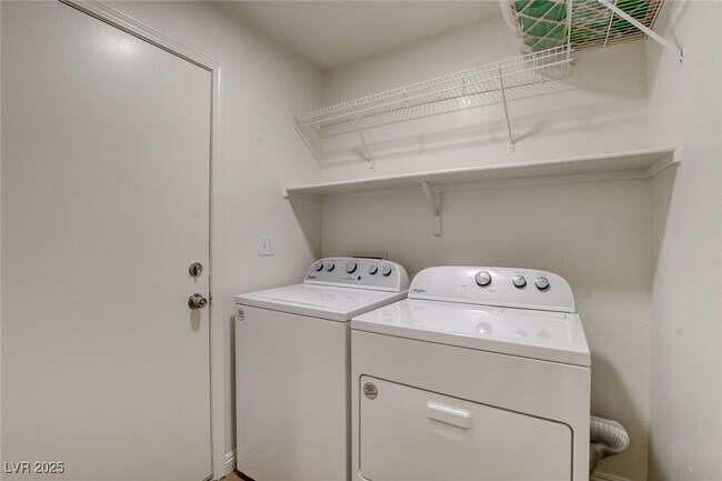 Building Photo - 1441 Iron Springs Dr