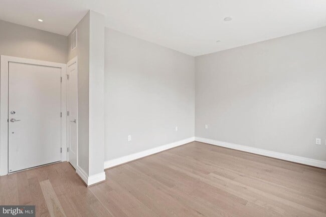 Building Photo - 203 Montgomery St