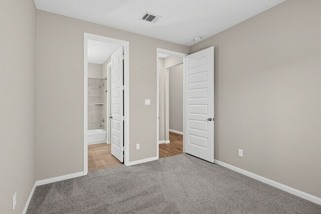 Building Photo - 5123 Morrison Dr