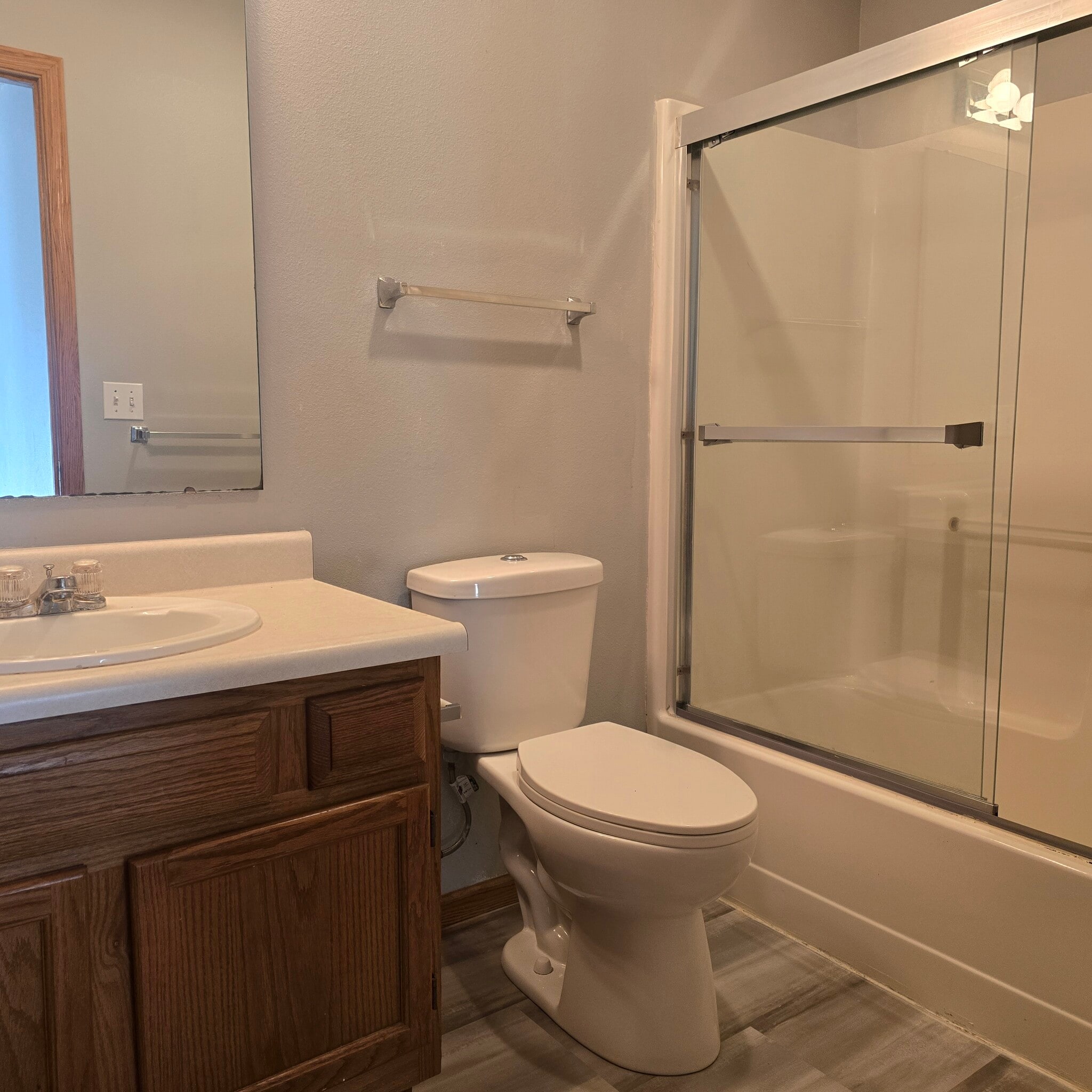 Main Hall Bath - 1415 Kodiak Ct