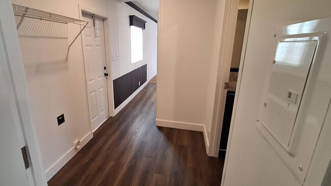 Building Photo - 1190 S Mojave Rd