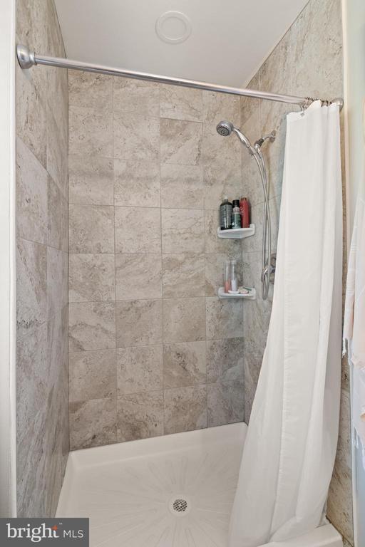 Building Photo - 8573 Tyrolean Way