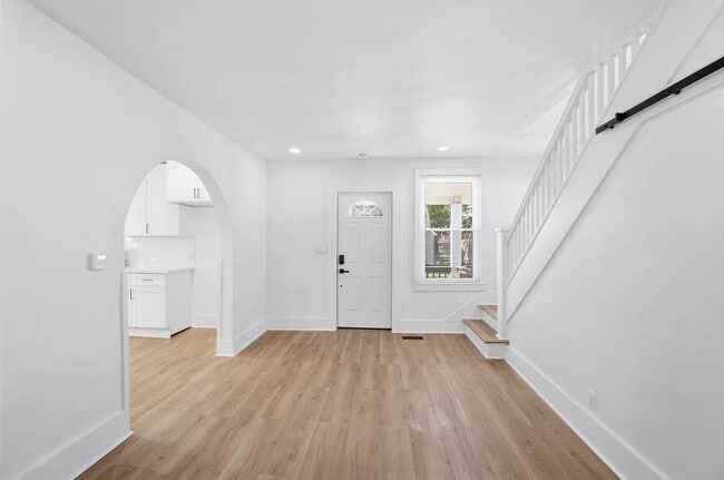 Building Photo - 630 Ewing Ave