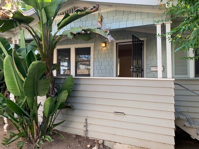 Building Photo - Adorable 2 Bedroom Cottage with Fenced yard, Washer+Dryer, Dishwasher, Reserved Parking!