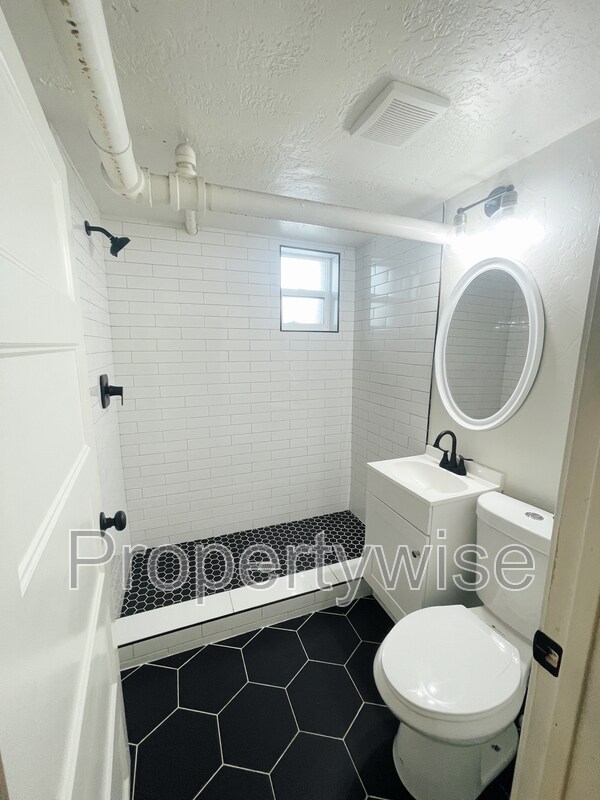 Building Photo - 376 E 300 S