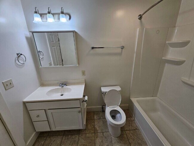 Building Photo - Cute and Cozy Main Level 2 Bedroom 1.5 Bath