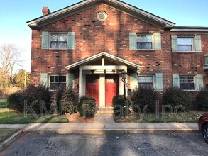 Building Photo - 1207 Green Oaks Ln