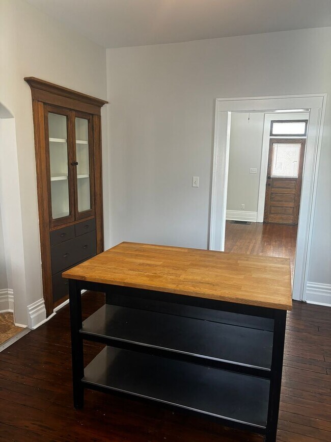 Building Photo - 1007 Lake Ave