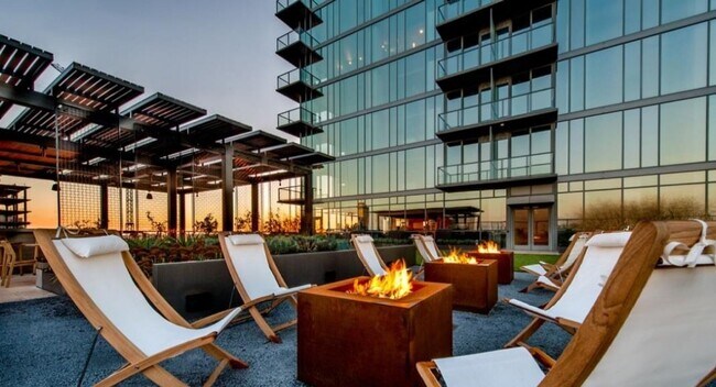 Building Photo - Beautiful 15th floor condo at TwelveTwelve