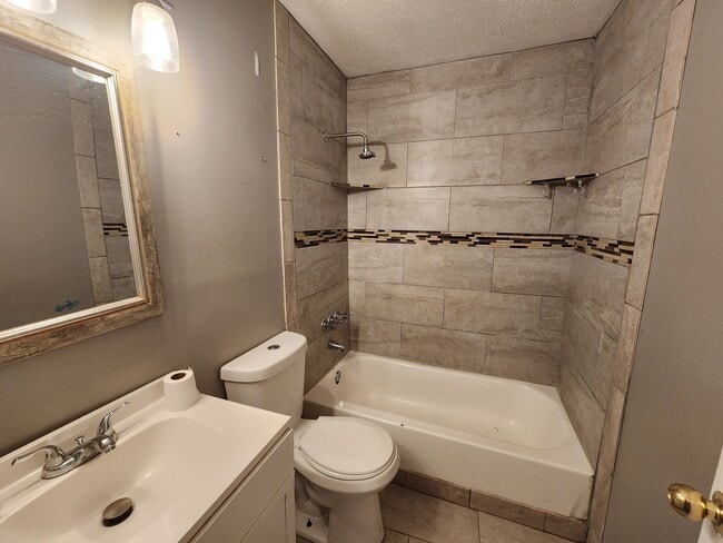 Building Photo - 6061 Briarhurst Dr