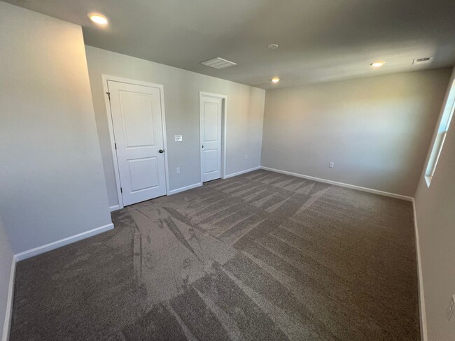 Building Photo - 714 Cormiche Ln