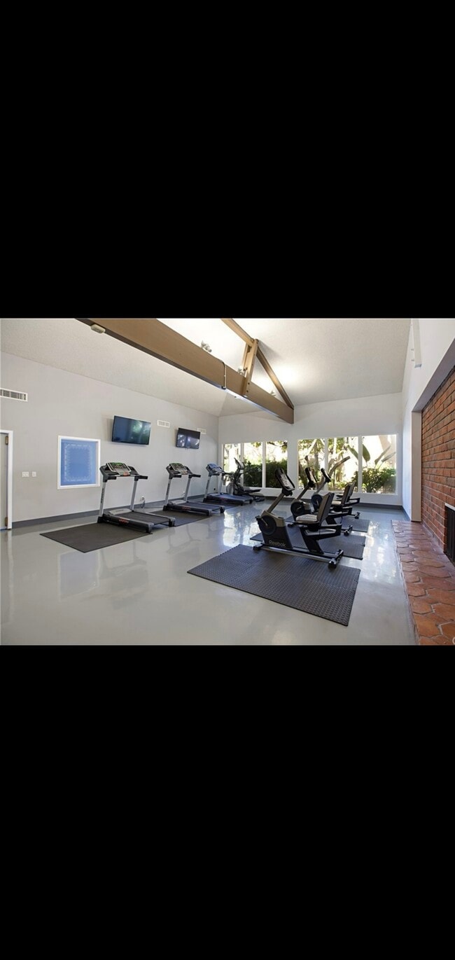 Building Photo - 1101 W MacArthur Blvd