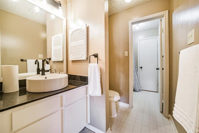 Building Photo - 9345 Westwood Village Dr