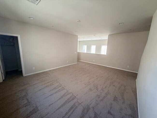 Building Photo - Unique Floorplan in Skye Canyon!