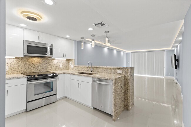 Building Photo - 3580 S Ocean Blvd