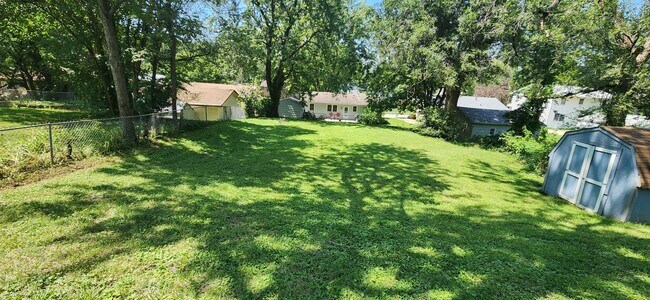 Building Photo - Beautiful home with attached garage and great yard!