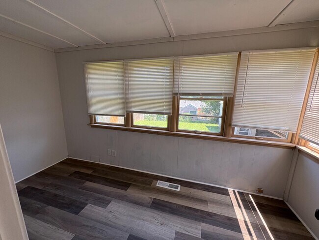 Building Photo - 7861 Madison Dr