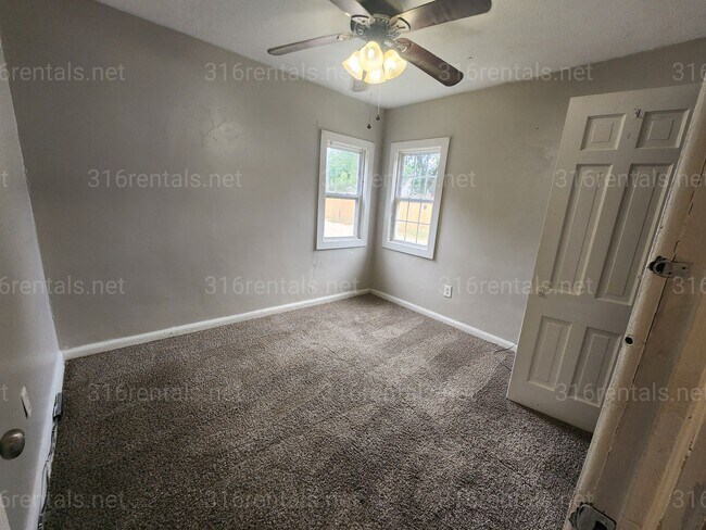Building Photo - 1813 Woodland N