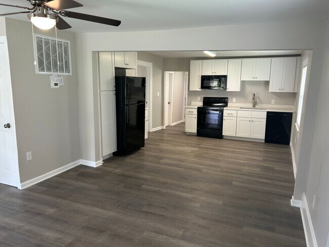 Building Photo - 412 W Twenty-Seventh St