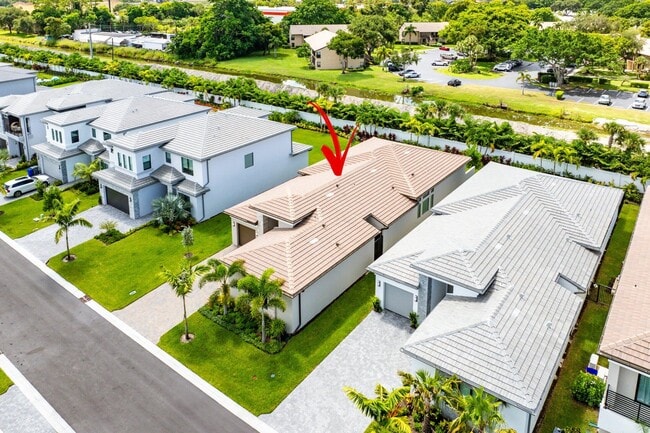 Building Photo - 8330 Essex Country Clb Dr