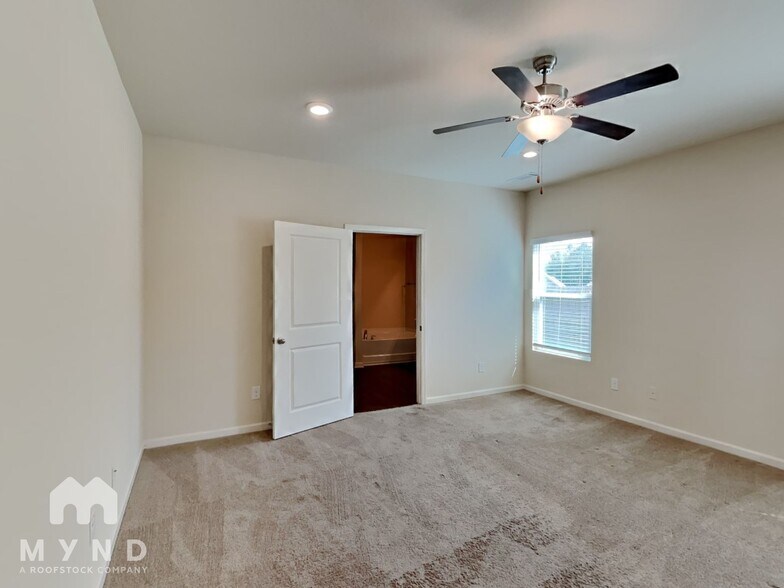 Building Photo - 803 Golden Bell Wy
