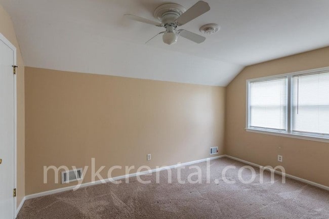 Building Photo - 8414 W 98th St