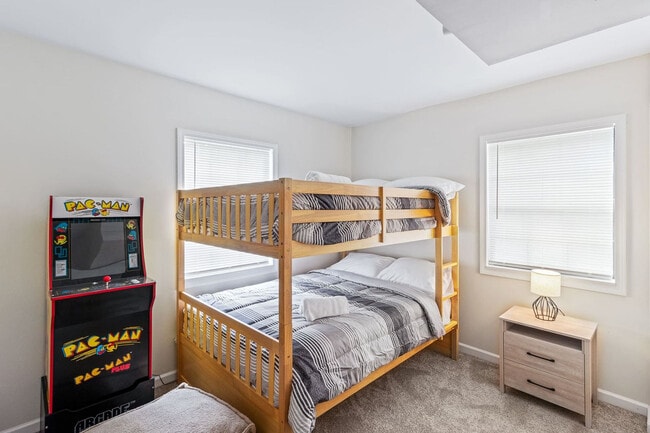 Building Photo - 301 S Front St