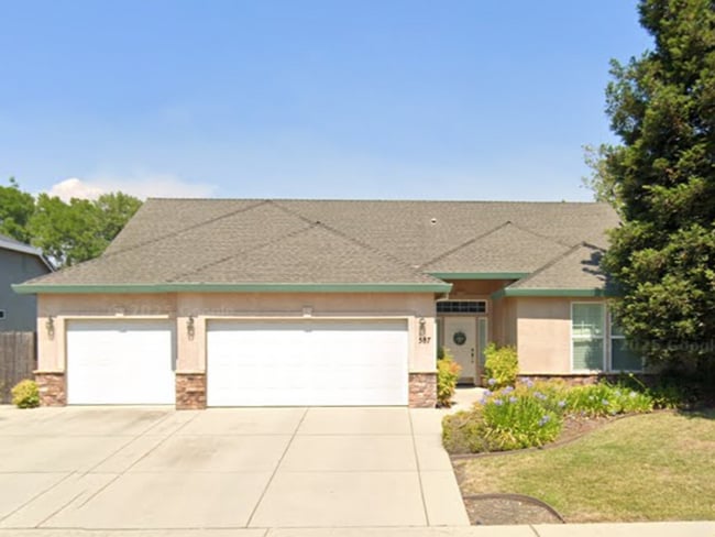 Building Photo - Spacious 1,950 Sq. Ft. Home with 3-Car Garage in Redding