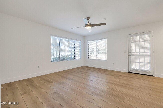 Building Photo - 9990 N Scottsdale Rd