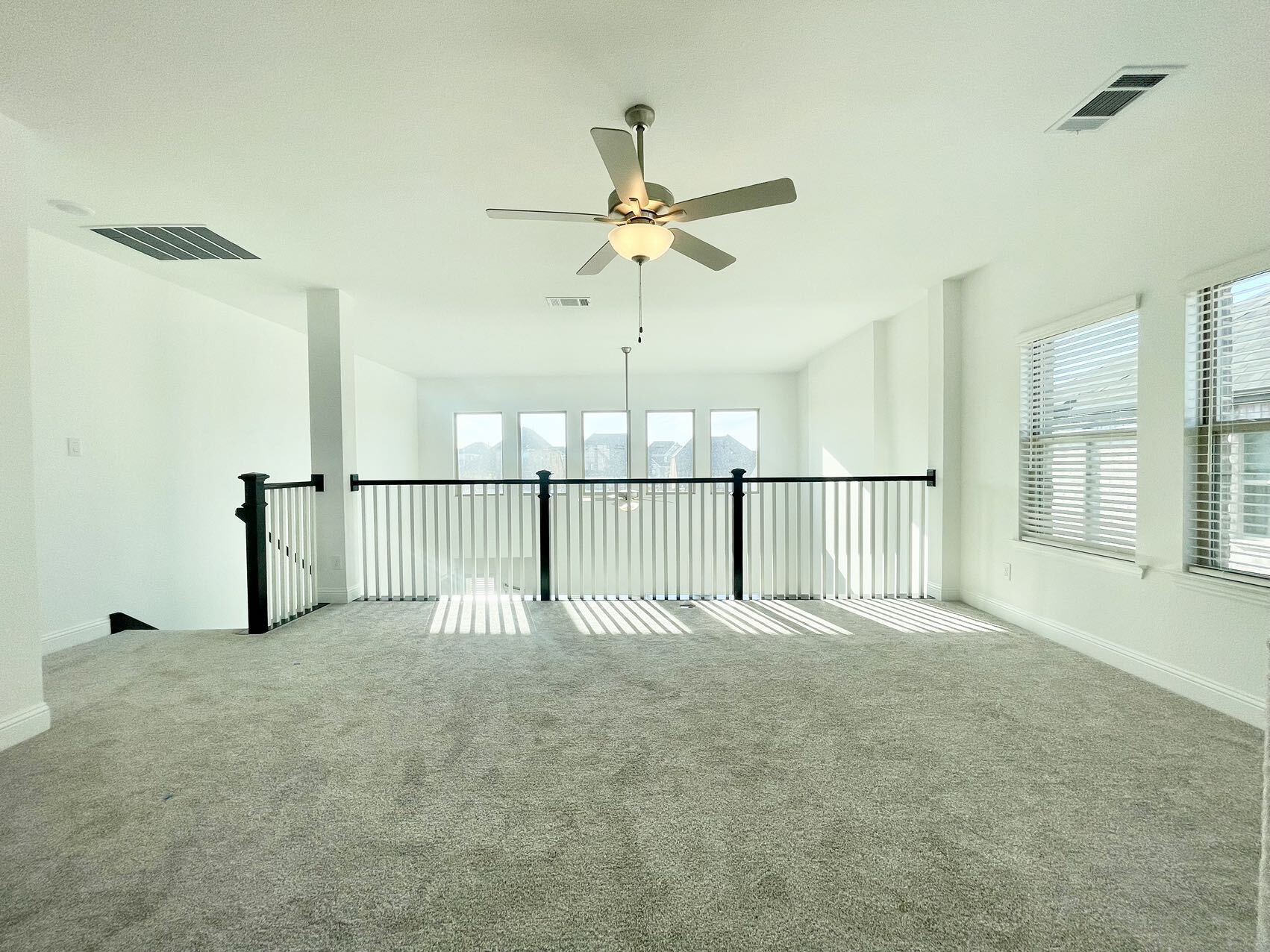 Building Photo - 16643 Chadwell Dr
