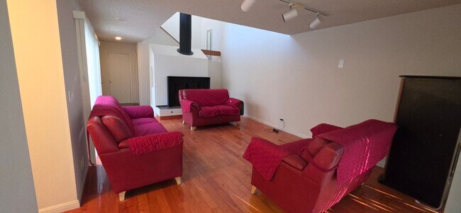 Building Photo - 1745 Deer Creek Ct