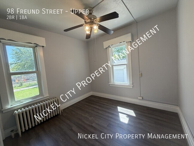 Building Photo - 98 Freund St