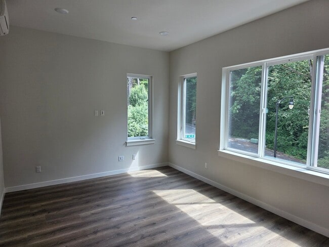 Building Photo - 17346 90th Dr NE