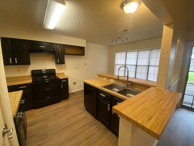 Building Photo - Nice Single Family Home in Cedar Hill