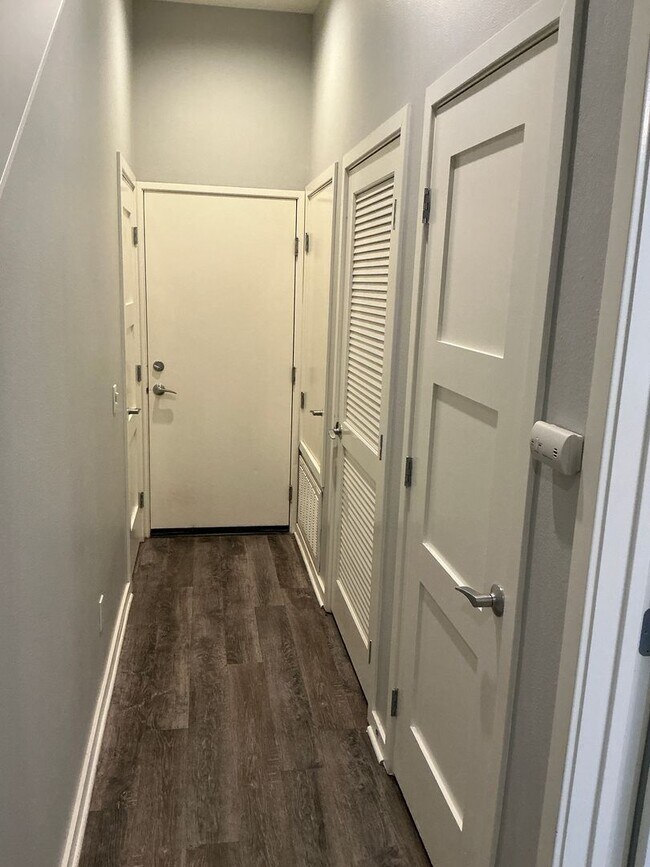 Building Photo - 3 Bedroom 3 Bath Townhouse Style Condo at Depot Walk in Orange