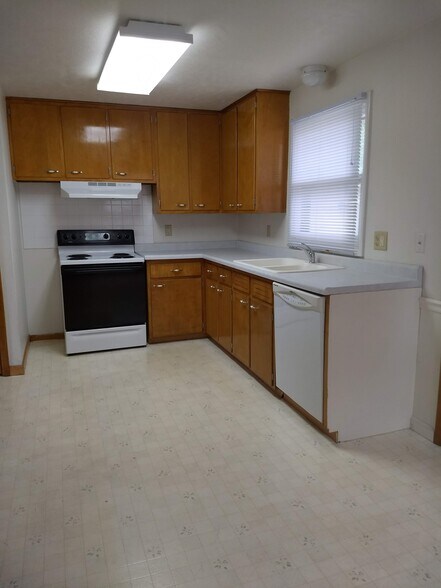 Building Photo - 608 Spruce Ave