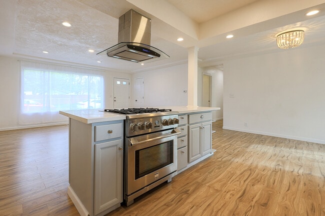 Building Photo - 2641 SE 168th Ave